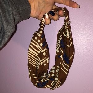 Patterned brown headband